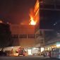 Penampakan lantai 5 Hotel Aston Karimun terbakar. Foto: Istimewa