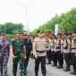 Kapolres Karimu diampingi Dandim 0317/Tbk, Danlanal Karimun meninjau pasukan Ops Mantap Brata. Foto: Istimewa