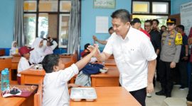 PT Timah Dukung Program Makan Bergizi Bagi Pelajar di Bumi Laskar Pelangi. Foto: Istimewa