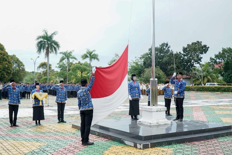Pelaksanaan Upacara Peringatan HUT ke-53 KORPRI di Kantor Bupati Karimun. Foto: Forkopim Karimun.