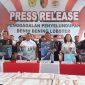 Kakanwil DJBC Khusus Kepri, Adhang Noegroho Adhi, DirTiPiter Brigjen Pol Nunung Saefudin memimpin Konferensi Pers Penyeludupan BBL di Perairan Kepri. Foto: ricky/kepriheadline.id