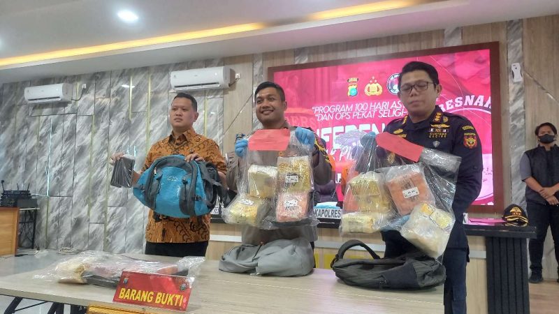 Polres Karimun merilis pengungkapan upaya penggagalan penyeludupan sabu seberat 11,6 kilogram. Foto: ricky/kepriheadline.id