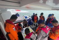 Tim SAR Gabungan melakukan pemetaan lokasi pencarian terhadap tiga korban kecelakaan laut di Perairan Kepala Riau, Kecamatan Sugie Besar. Foto: Dokumen Polisi