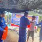 Satpolairud Polres Karimun Bagikan Life Jacket untuk Nelayan di Karimun. Foto: dokumen Polisi/Istimewa