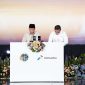 Menteri Agraria dan Tata Ruang/Kepala Badan Pertanahan Nasional (ATR/BPN), Nusron Wahid, menyerahkan Sertipikat Hak Milik (SHM) kepada Gereja Kristen Pasundan (GKP) Jemaat Kampung Tengah, Jakarta Timur. Foto: Biro Hubungan Masyarakat Kementerian Agraria dan Tata Ruang/Badan Pertanahan Nasional.