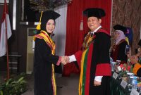 Prosesi Wisuda Universitas Karimun di Gedung Nilam Sari, Komplek Perkantoran Pemkab Karimun. Foto: Istimewa