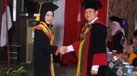 Prosesi Wisuda Universitas Karimun di Gedung Nilam Sari, Komplek Perkantoran Pemkab Karimun. Foto: Istimewa