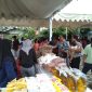 Warga Antusias berbelanja di pasar murah digelar Dinas Perdagangan, UKM dan ESDM Karimun. Foto: istimewa