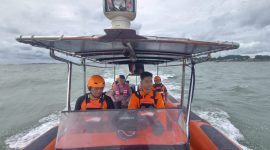 Tim SAR Gabungan menujunlokasi tenggelamnya speedboat di Perairan Kepala Riau, Sugie Besar. Foto: Dokumen Bansarnas Karimun