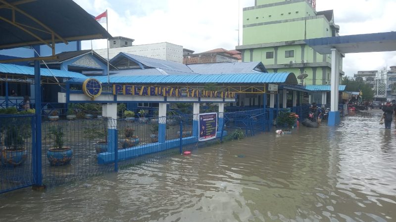Penampakan Pelabuhan Tanjungbatu Kundur, terendam air dari Banjir Rob, Selasa, 17 Desember 2024. Foto: Istimewa