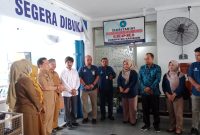 Kepala BUP Yuwono meresmikan Gerai TPID Mak Cik Karimun. Foto: Humas BUP Karimun/Istimewa