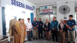 Kepala BUP Yuwono meresmikan Gerai TPID Mak Cik Karimun. Foto: Humas BUP Karimun/Istimewa
