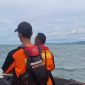Tim Sar melakukan pencarian terhadap korban kecelakaan laut di Perairan Kepala Riau, Sugie Besar. Foto: Istimewa