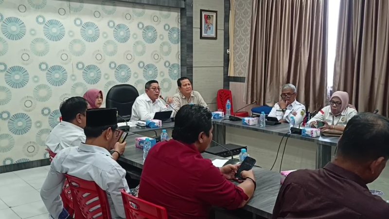 Suasana Rapat Dewan Pengupahan digelar di Kantor Disnaker Karimun. Foto: Istimewa
