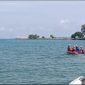 TIM Sar menyisir lokasi pencarian terhadap korban terseret arus di Pantai Bahagia, Batam. Foto: Video Basarnas/Istimewa