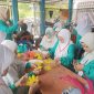 Peduli Lansia, PT Timah Serahkan Bantuan Seragam  Untuk Sekolah Lansia Berdaya Belo Laut. Foto: Humas PT Timah Tbk.