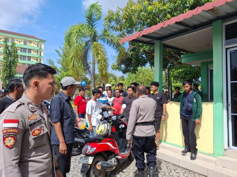 Puluhan Supir Maxim dan Supir Angkutan Umum berseteru di RSUD Muhammad Sani. Foto: dok polisi/kepriheadline.id
