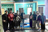 Tim Ini Karimun Bisa Serahkan Donasi Rp25 Juta untuk Pengobatan Alesha, Pejuang Kanker asal Karimun. Foto: Istimewa