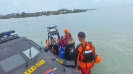 Tim SAR Gabungan melakukan proses pencarian terhadap kru KIP Timah yang tenggelam. Foto: Istimewa
