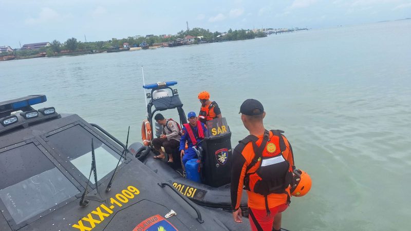 Tim SAR Gabungan melakukan proses pencarian terhadap kru KIP Timah yang tenggelam. Foto: Istimewa