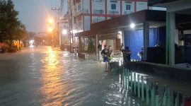 Hujan dengan intensitas tinggi yang melanda wilayah Kabupaten Karimun, Provinsi Kepulauan Riau, Minggu sore, 12 Januari 2024 merendam ratusan rumah. Foto: Istimewa