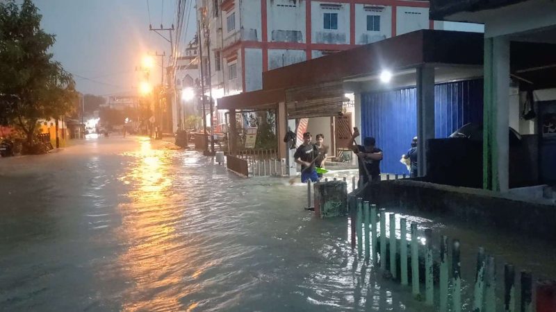 Hujan dengan intensitas tinggi yang melanda wilayah Kabupaten Karimun, Provinsi Kepulauan Riau, Minggu sore, 12 Januari 2024 merendam ratusan rumah. Foto: Istimewa