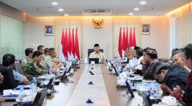 Menteri Nusron memimpin Rakor yang berlangsung di Ruang Rapat 401, Kementerian ATR/BPN, Jakarta. Foto: Biro Hubungan Masyarakat Kementerian Agraria dan Tata Ruang/Badan Pertanahan Nasional.
