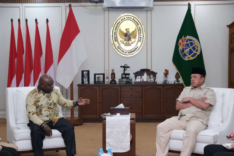 Menteri ATR/BPN Nusron Wahid bertemu Menteri HAM bahas Legalisasi Tanah yang Memiliki Dampak Terhadap HAM. Foto: Biro Hubungan Masyarakat Kementerian ATR/BPN.