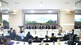 Menteri ATR/BPN Nusron Wahid memimpin Konferensi Pers mengenai Polemik Sertipikat HGB di Lokasi Pagar Laut. Foto: Biro Hubungan Masyarakat Kementerian Agraria dan Tata Ruang/Badan Pertanahan Nasional 