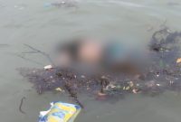 Penampakan mayat laki-laki yang ditemukan mengapung di PT KMS. Foto: Istimewa