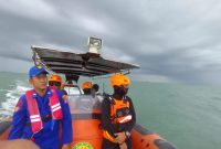Tim SAR Gabungan melakukan pencarian terhadap korban kecelakaan laut yang masih hilang. Foto: Istimewa