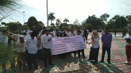 Puluhan ASN Pemkab Karimun Gelar Aksi, Tuntut Pembayaran Hak yang Tertunda di Halaman Kantor Bupati Karimun. Foto: istimewa