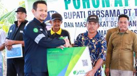 PT Timah Berikan Perlindungan Jaminan Sosial Bagi Nelayan dan Kelompok Tani di Kecamatan Rangsang. Foto: Humas PT Timah