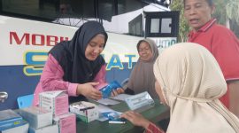 Mobil Sehat PT Timah Pelayanan Kesehatan yang Dinantikan Warga, Hadir dalam Operasi Pasar Pemkab Bangka Barat. Foto: Humas PT Timah