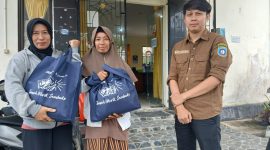 PT Timah Kembali Salurkan Bantuan Paket Sembako Bagi Warga Bangka Barat. Foto: Humas PT Timah/KepriHeadline.id
