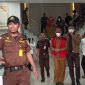 Jaksa melakukan penahanan terhadap Kepala Dinas dan Mantan Kepala Dinad Lingkungan Hidup (DLH) Kabupaten Karimun. Foto: Istimewa/kepriheadline.id 