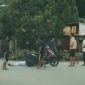 Penampakan kecelakaan di Jalan Simpang Mutiara, Kecamatan Meral Barat. Foto: Tangkapan Layar Video