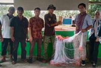 PT Timah Serahkan Bantuan Untuk Kelompok Batu Tuan. Foto: Humas PT Timah.