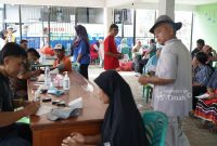 Warga Desa Baskara Bakti Serbu Mobil Sehat PT Timah, Pelayanan Kesehatan Gratis yang Dinantikan. Foto: Humas PT Timah Tbk/KepriHeadline.id