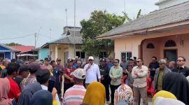 Ketua DPRD Karimun menemui masyarakat Desa Sugie membahas permasalahan Lahan Hutan Mangrove yang dijual tanpa kesepakatan. Foto: Istimewa/Kepriheadline.id