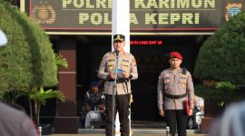 Kapolres Karimun AKBP Robby Topan Manusiwa pimpin Apel Gelar Pasukan Ops Keselamatan 2025. Foto: Humas Polres Karimun/KepriHeadline.id