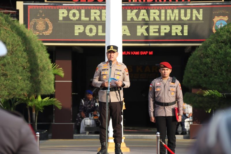 Kapolres Karimun AKBP Robby Topan Manusiwa pimpin Apel Gelar Pasukan Ops Keselamatan 2025. Foto: Humas Polres Karimun/KepriHeadline.id