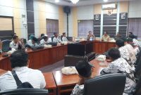 Gagal Ikut PPPK Dipicu SK yang Tak Terdaftar di BKN, Puluhan Honorer Kontrak Sekolah Mengadu ke DPRD Karimun. Foto: Istimewa/Kepriheadline.id