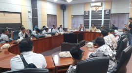 Gagal Ikut PPPK Dipicu SK yang Tak Terdaftar di BKN, Puluhan Honorer Kontrak Sekolah Mengadu ke DPRD Karimun. Foto: Istimewa/Kepriheadline.id
