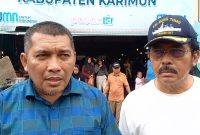 Wakil Bupati Karimun Rocky Marciano Bawole diwawancara usai meninjau pasar. Foto: KepriHeadline.id. Id