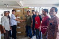 Tingkatkan Kesejahteraan Nelayan, PT Timah Serahkan Mesin Tempel untuk Kelompok Nelayan di Dusun Tanah Merah. Foto; Istimewa