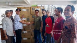 Tingkatkan Kesejahteraan Nelayan, PT Timah Serahkan Mesin Tempel untuk Kelompok Nelayan di Dusun Tanah Merah. Foto; Istimewa