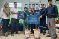 Bantu Kebutuhan Pangan, PT Timah Serahkan Bantuan Paket Sembako Untuk Warga Bangka Barat. FOTO: Corporate Communication PT Timah Tbk