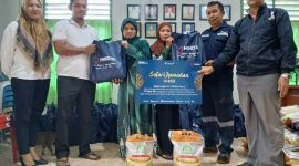 Bantu Kebutuhan Pangan, PT Timah Serahkan Bantuan Paket Sembako Untuk Warga Bangka Barat. FOTO: Corporate Communication PT Timah Tbk