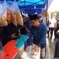 Bupati Karimun Iskandarsyah berkeliling di Bazar Kampung Ramadan 1446 H. Foto: kepriheadline.id